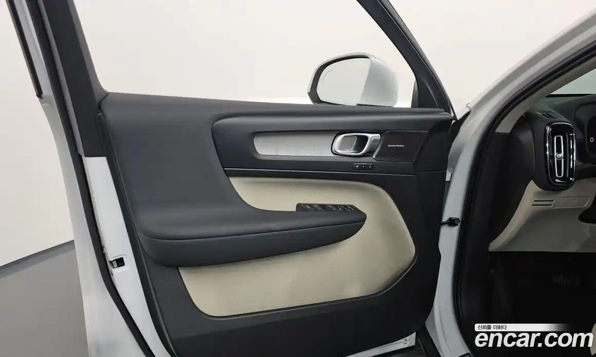 Volvo XC40 2025 2.0 гидро в Москве № 1546738, фото 27
