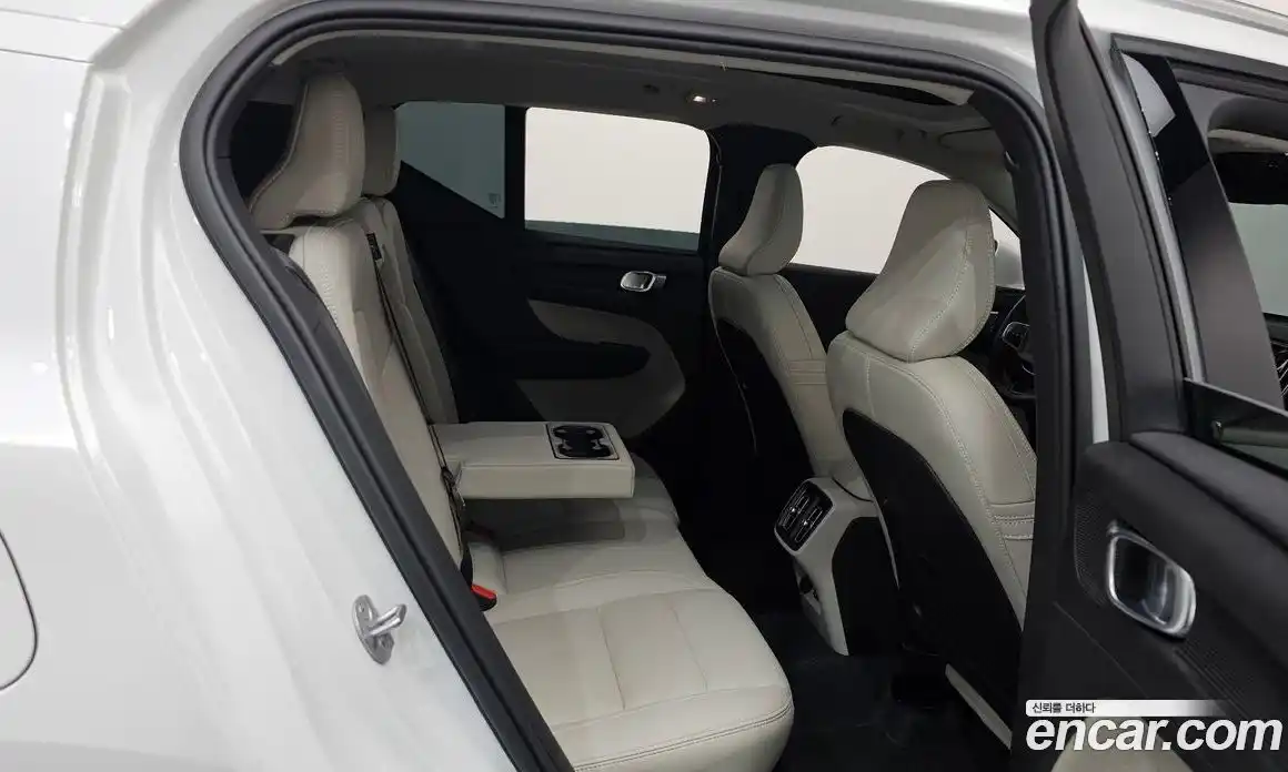 Volvo XC40 2025 2.0 гидро в Москве № 1546738, фото 31