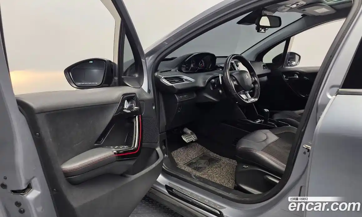 Peugeot 2008 2017 1.6 гидро в Москве, фото 13