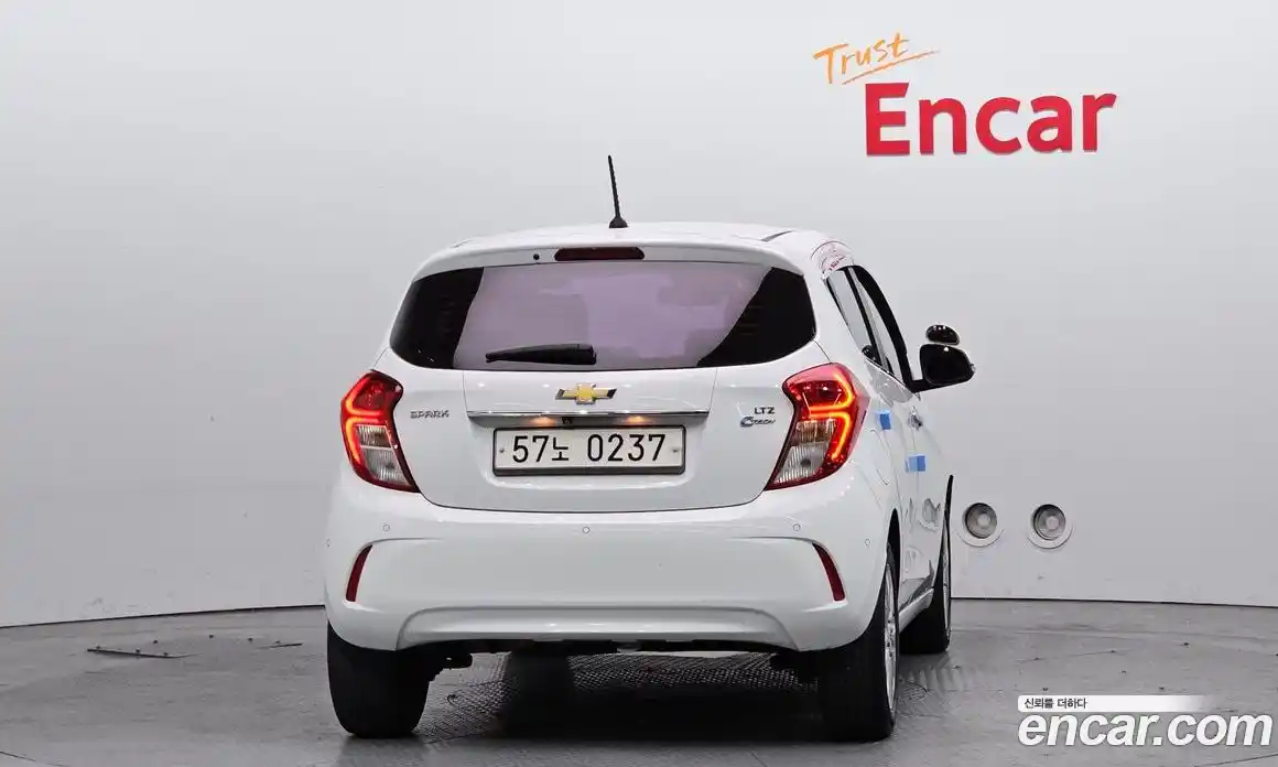 Chevrolet Spark 2016 1.0 гидро в Москве, фото 4