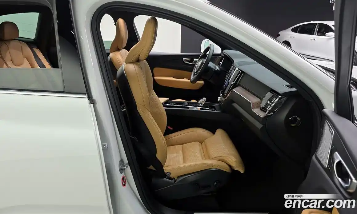 Volvo XC60 2024 2.0 гидро в Москве № 1618529, фото 18
