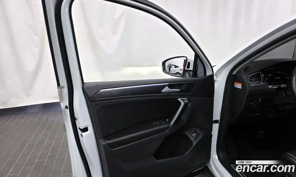 Volkswagen Tiguan 2022 2.0 гидро в Москве № 1623055, фото 14