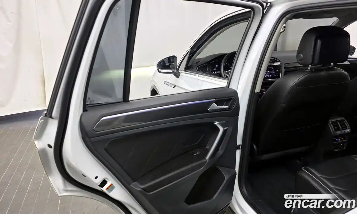 Volkswagen Tiguan 2022 2.0 гидро в Москве № 1623055, фото 15