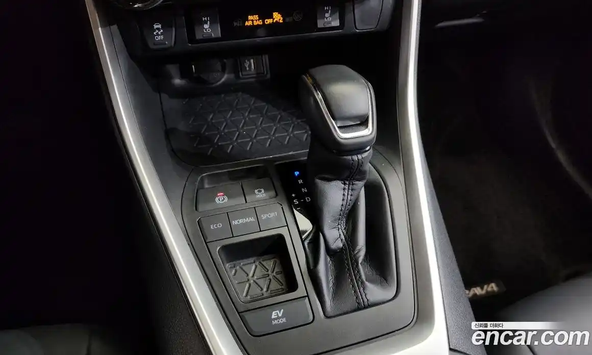 Toyota RAV4 2024 2.5 гидро в Москве № 1766804, фото 12
