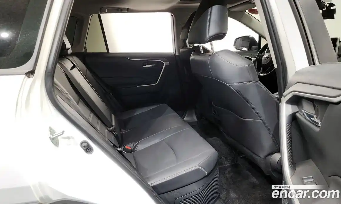 Toyota RAV4 2024 2.5 гидро в Москве № 1766804, фото 16