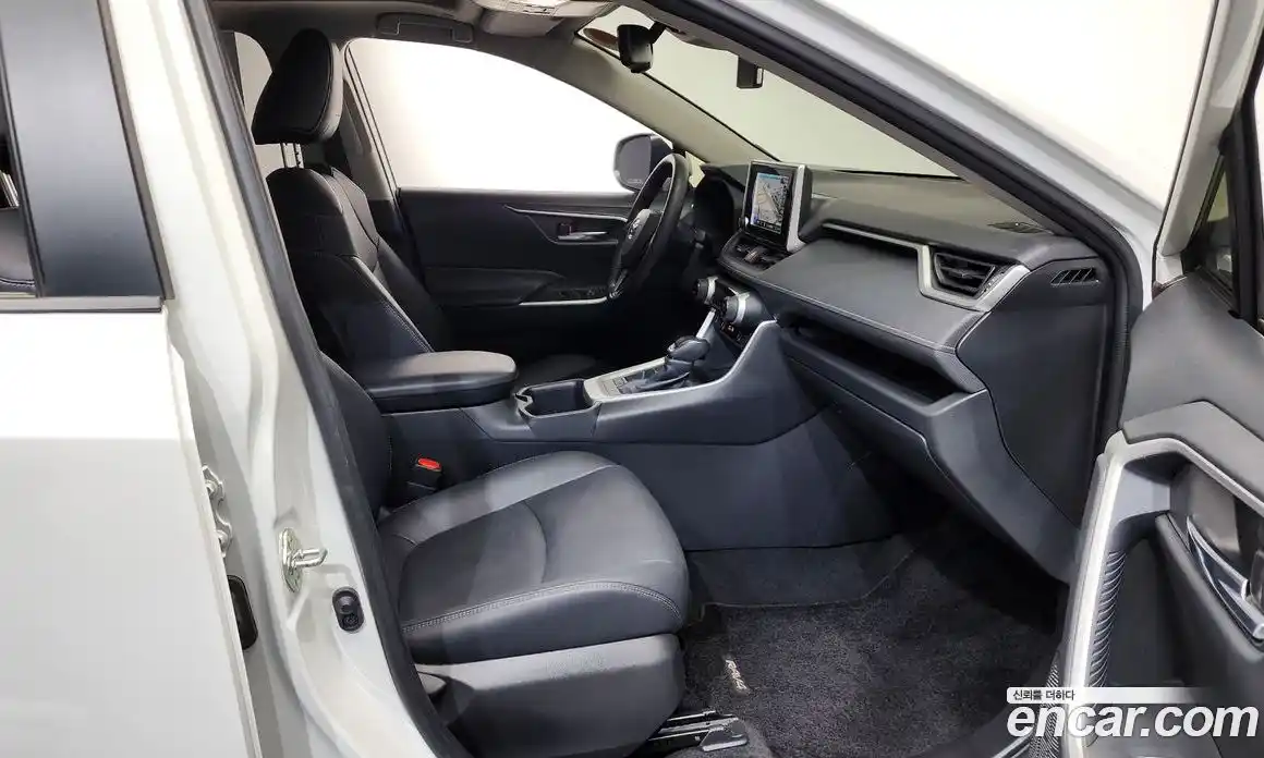 Toyota RAV4 2024 2.5 гидро в Москве № 1766804, фото 17