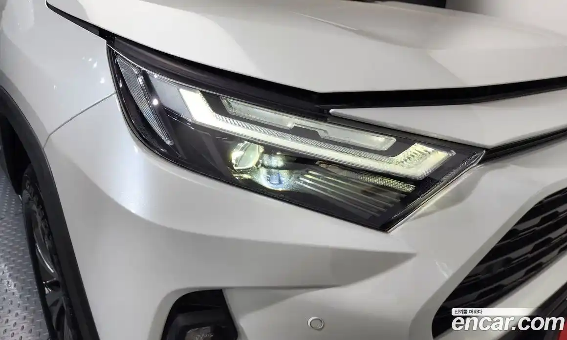 Toyota RAV4 2024 2.5 гидро в Москве № 1766804, фото 8