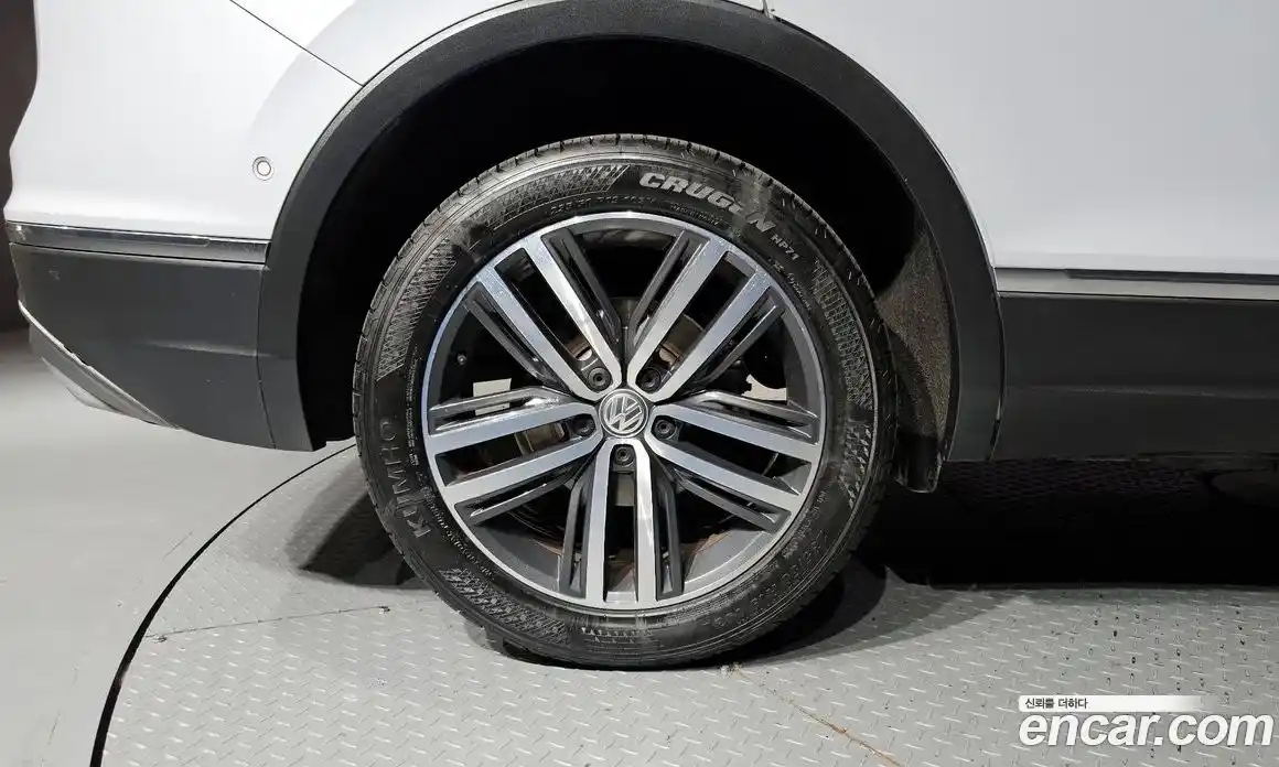 Volkswagen Tiguan 2018 2.0 гидро в Москве № 1838206, фото 5
