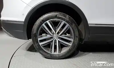 Volkswagen Tiguan 2018 2.0 гидро в Москве № 1838206, миниатюра 5