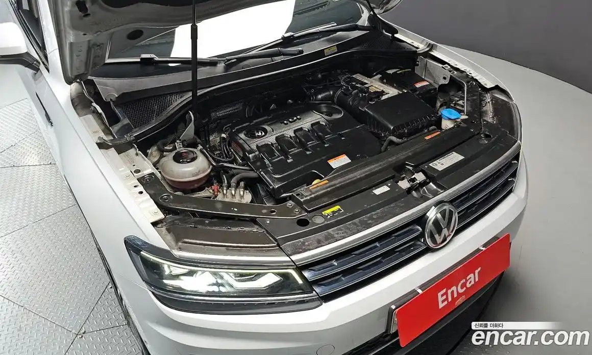 Volkswagen Tiguan 2018 2.0 гидро в Москве № 1838206, фото 6