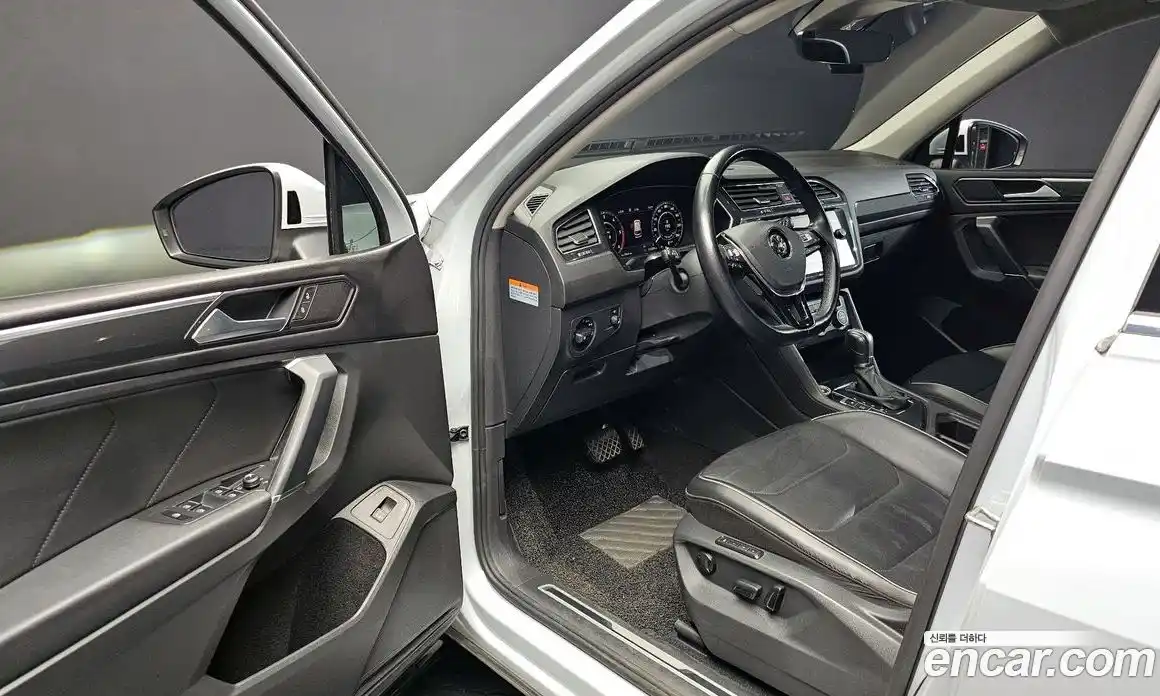 Volkswagen Tiguan 2018 2.0 гидро в Москве № 1838206, фото 10