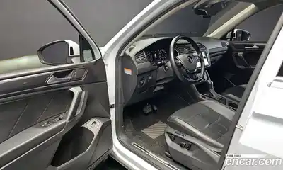 Volkswagen Tiguan 2018 2.0 гидро в Москве № 1838206, миниатюра 10