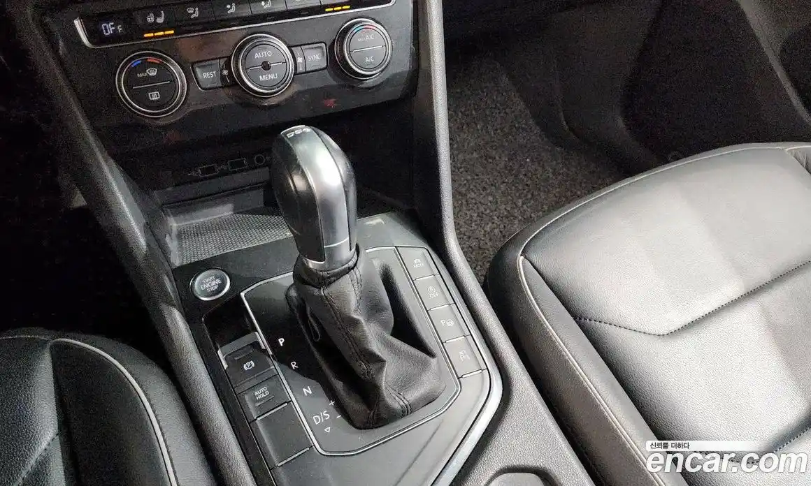 Volkswagen Tiguan 2018 2.0 гидро в Москве № 1281596, фото 12