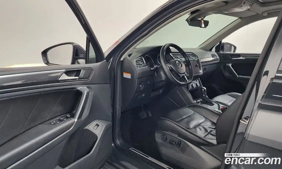 Volkswagen Tiguan 2018 2.0 гидро в Москве № 1281596, фото 13