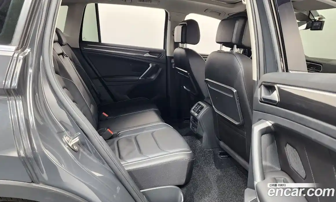 Volkswagen Tiguan 2018 2.0 гидро в Москве № 1281596, фото 16