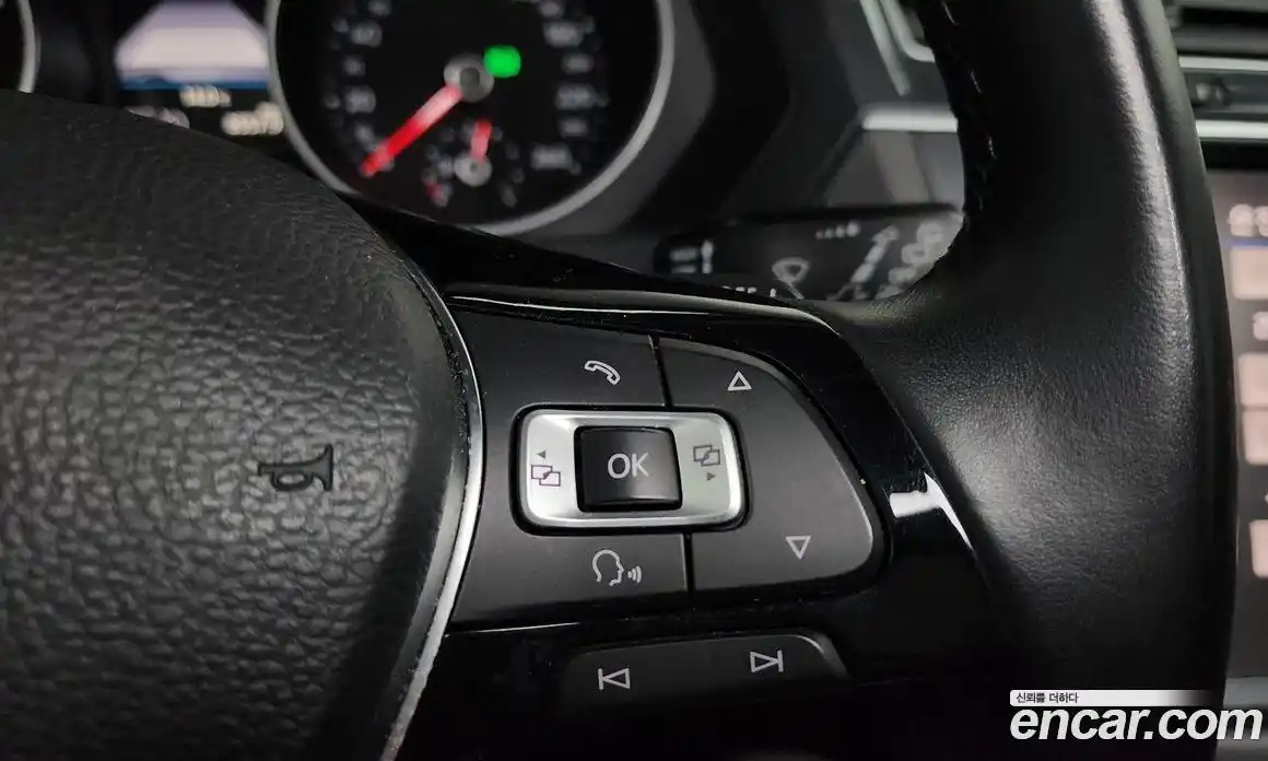 Volkswagen Tiguan 2018 2.0 гидро в Москве № 1281596, фото 21