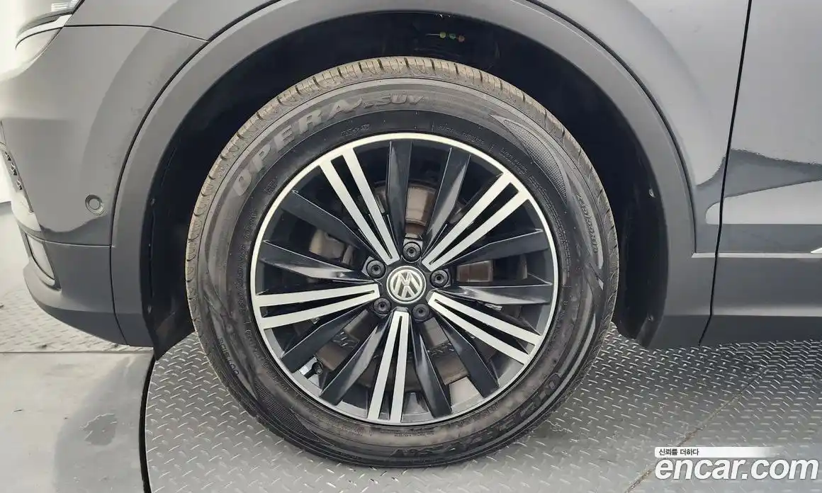 Volkswagen Tiguan 2018 2.0 гидро в Москве № 1281596, фото 5