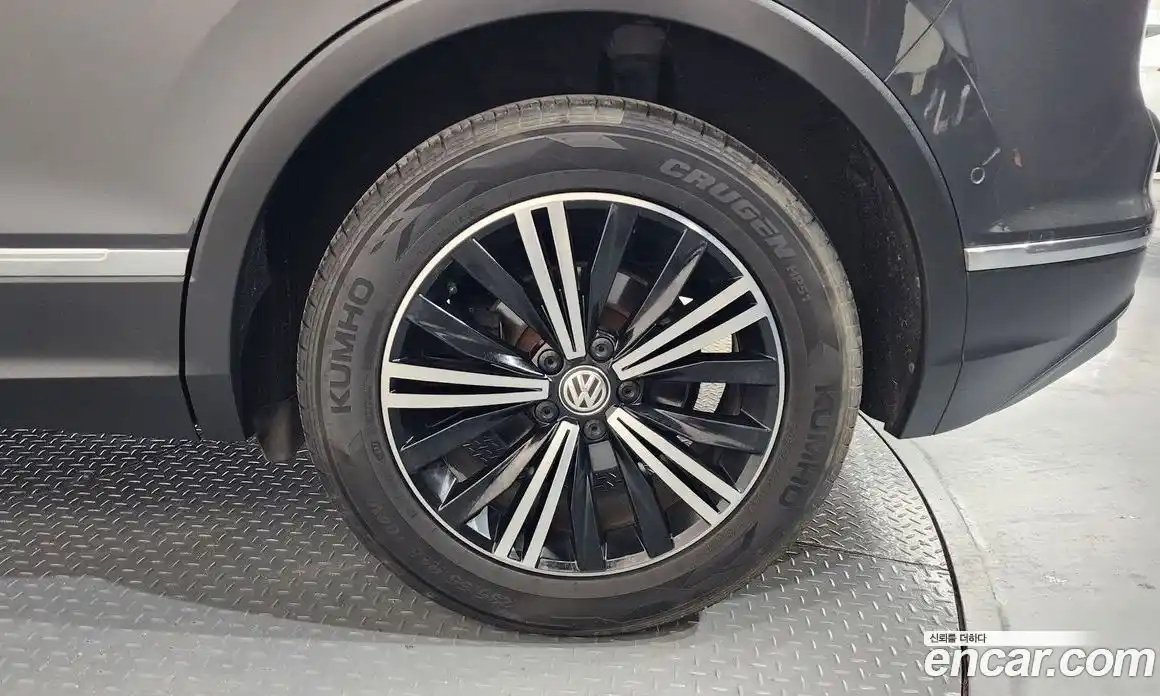 Volkswagen Tiguan 2018 2.0 гидро в Москве № 1281596, фото 7