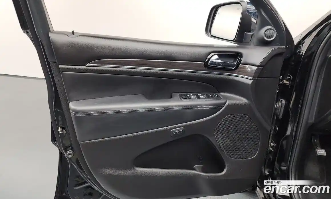 Jeep Cherokee 2019 3.6 гидро в Москве № 1350633, фото 14