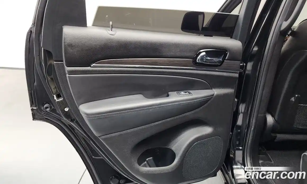 Jeep Cherokee 2019 3.6 гидро в Москве № 1350633, фото 15