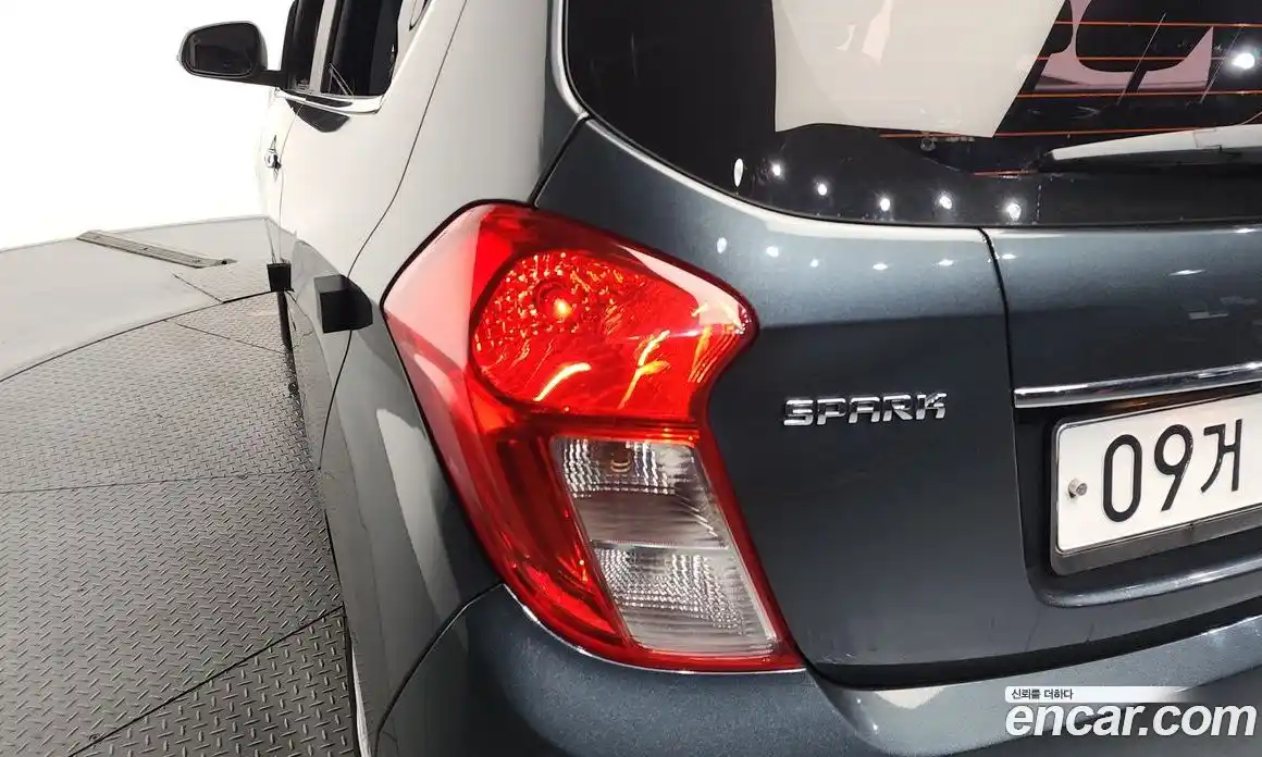 Chevrolet Spark 2017 1.0 гидро в Москве, фото 9