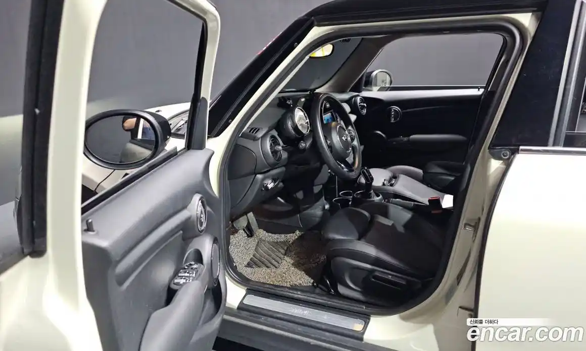 Mini Cooper 2019 1.5 гидро в Москве № 1620461, фото 13