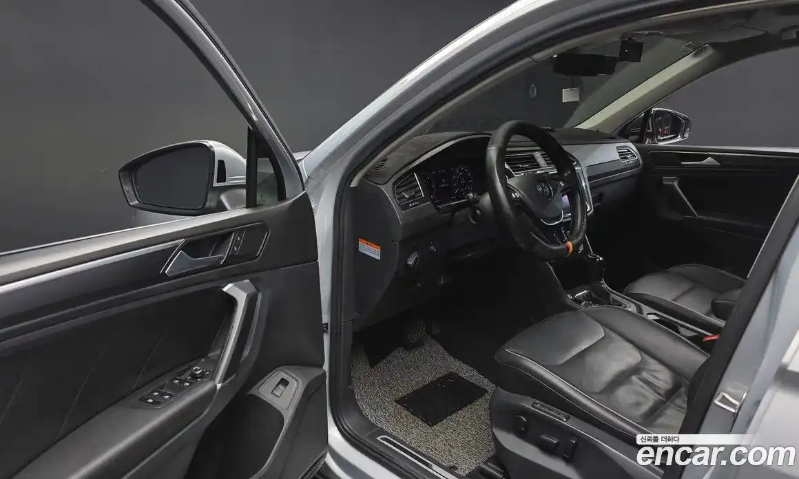 Volkswagen Tiguan 2018 2.0 гидро в Москве № 1623442, фото 13