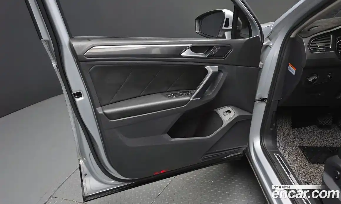 Volkswagen Tiguan 2018 2.0 гидро в Москве № 1623442, фото 14