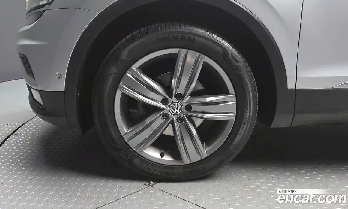 Volkswagen Tiguan 2018 2.0 гидро в Москве № 1623442, фото 5