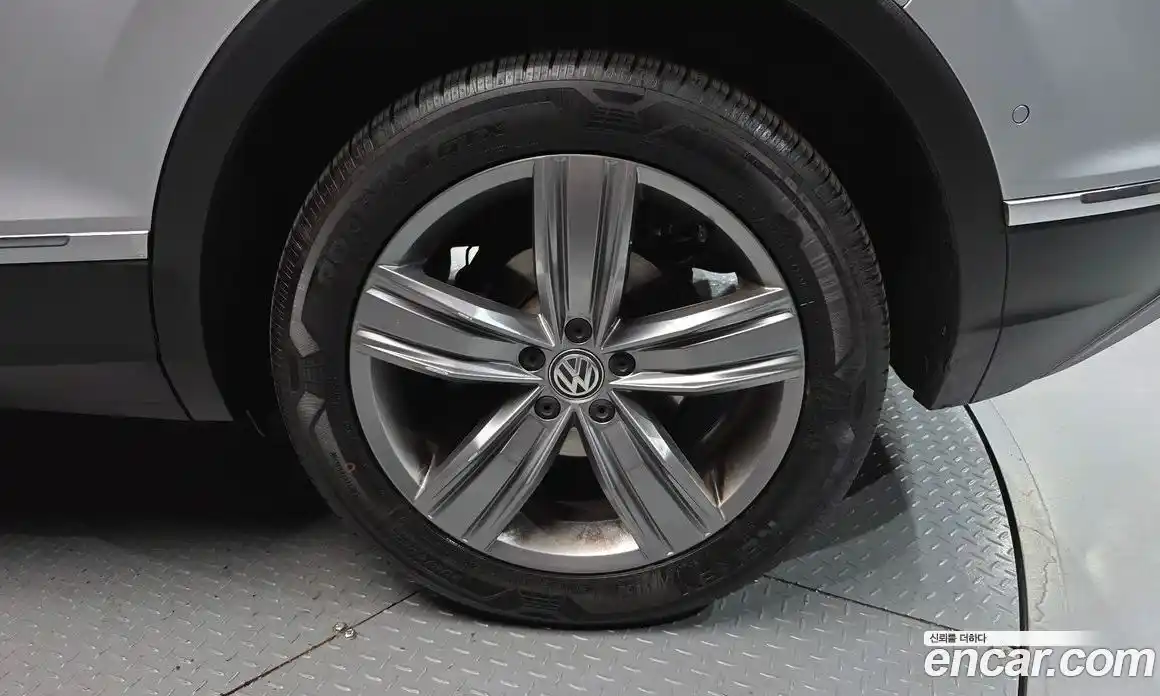 Volkswagen Tiguan 2018 2.0 гидро в Москве № 1623442, фото 7