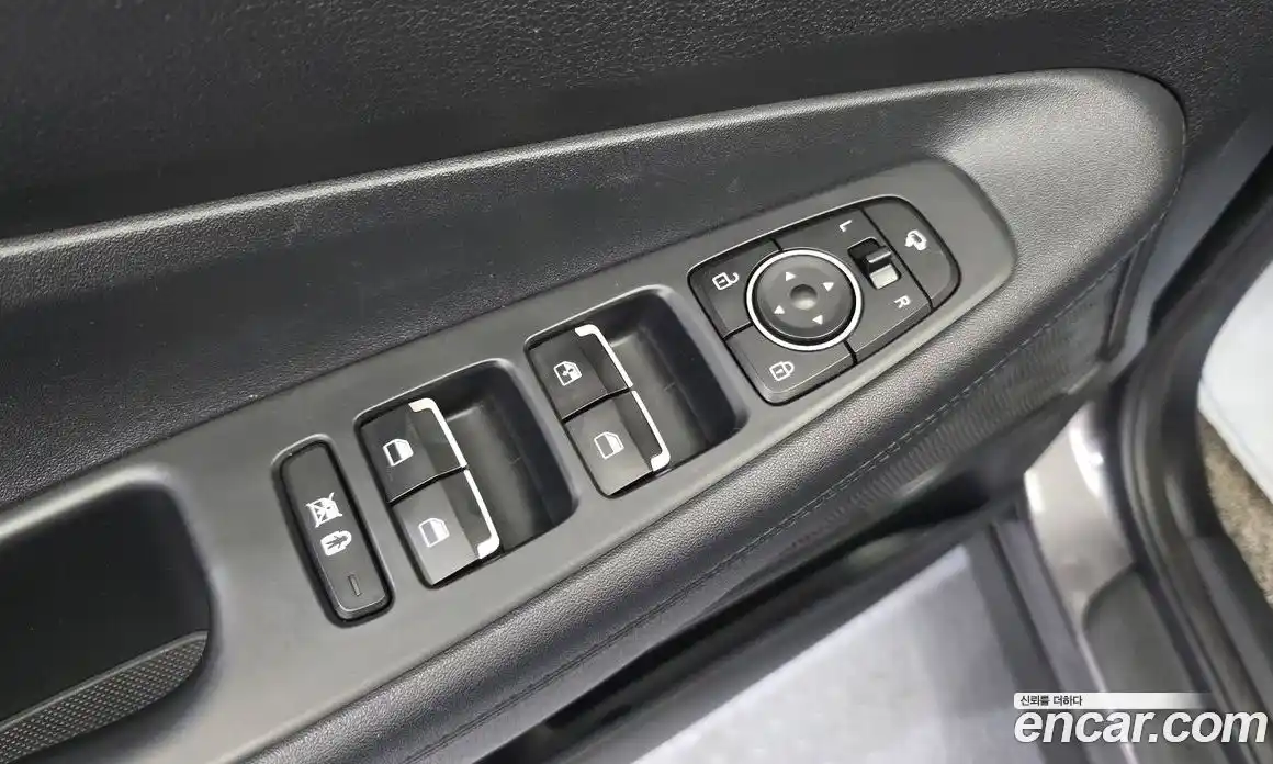 Hyundai Santa Fe 2018 2.0 гидро в Москве № 1830971, фото 13