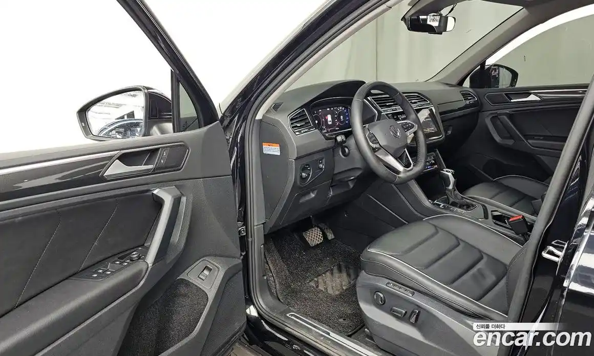 Volkswagen Tiguan 2023 2.0 гидро в Москве № 1838083, фото 13