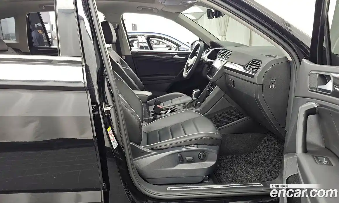 Volkswagen Tiguan 2023 2.0 гидро в Москве № 1838083, фото 17