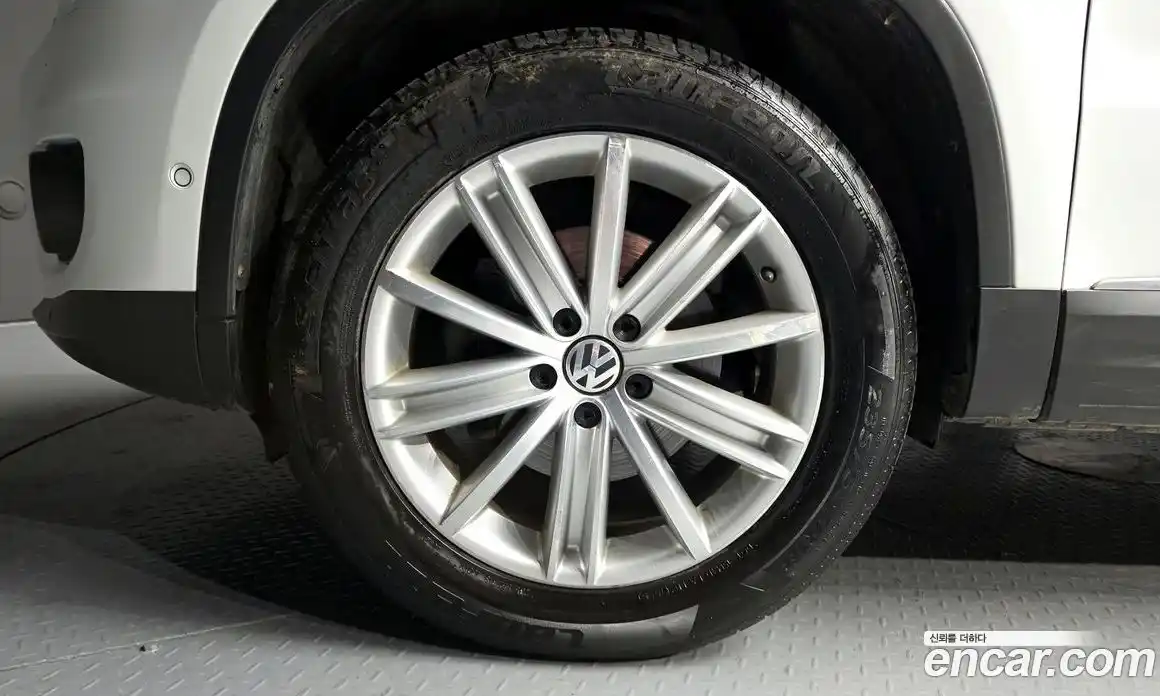 Volkswagen Tiguan 2014 2.0 гидро в Москве № 1838223, фото 5