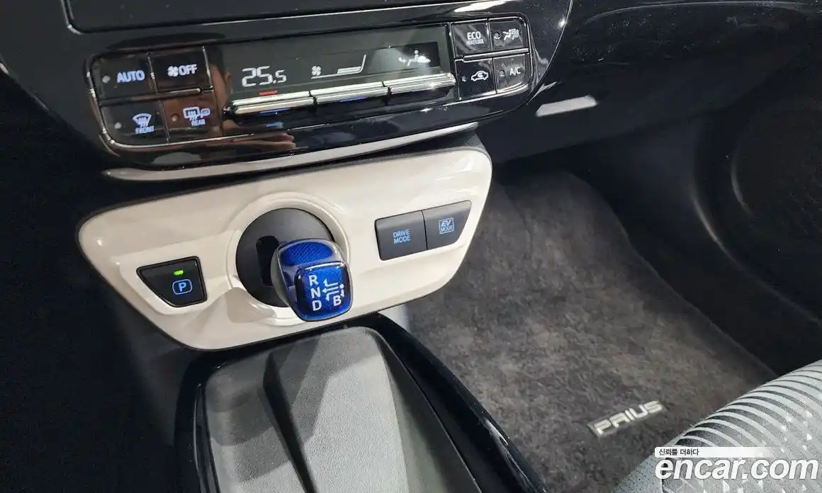 Toyota Prius 2017 1.8 гидро в Москве № 1838513, фото 12
