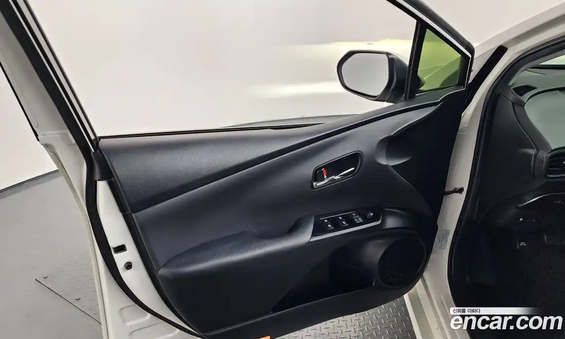 Toyota Prius 2017 1.8 гидро в Москве № 1838513, фото 14