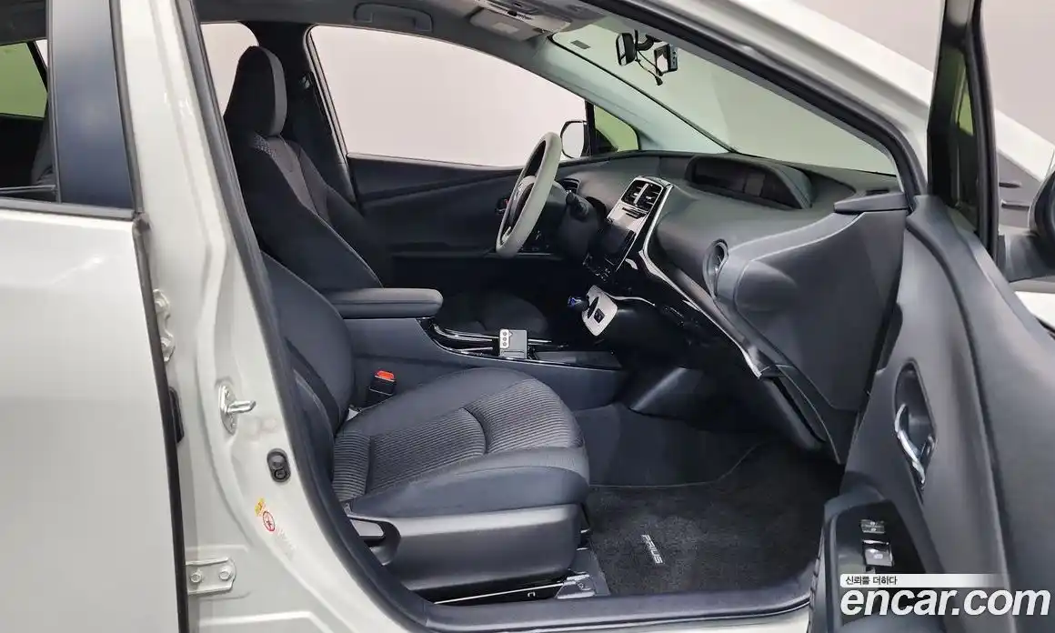 Toyota Prius 2017 1.8 гидро в Москве № 1838513, фото 16