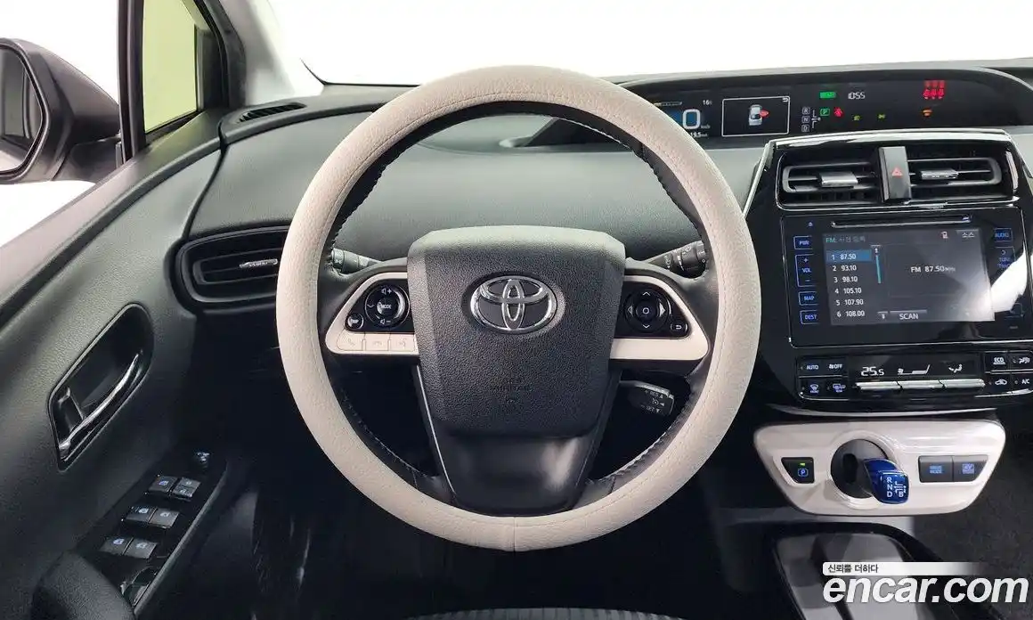 Toyota Prius 2017 1.8 гидро в Москве № 1838513, фото 20