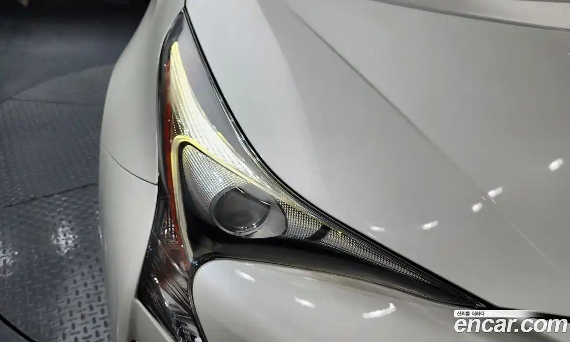 Toyota Prius 2017 1.8 гидро в Москве № 1838513, фото 8