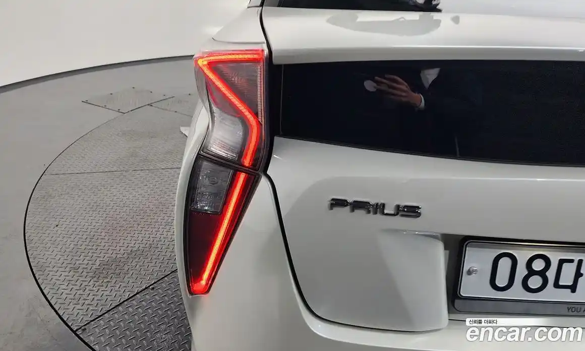Toyota Prius 2017 1.8 гидро в Москве № 1838513, фото 9