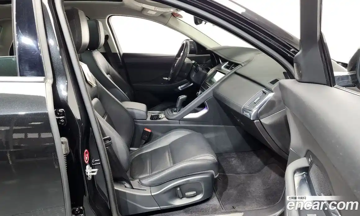 Jaguar E-Pace 2018 2.0 гидро в Москве № 1840639, фото 11