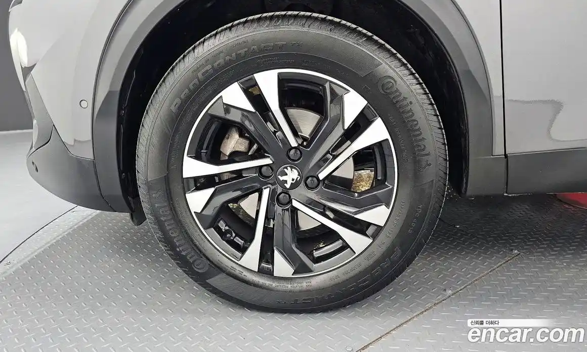 Peugeot 2008 2023 1.5 гидро в Москве, фото 5