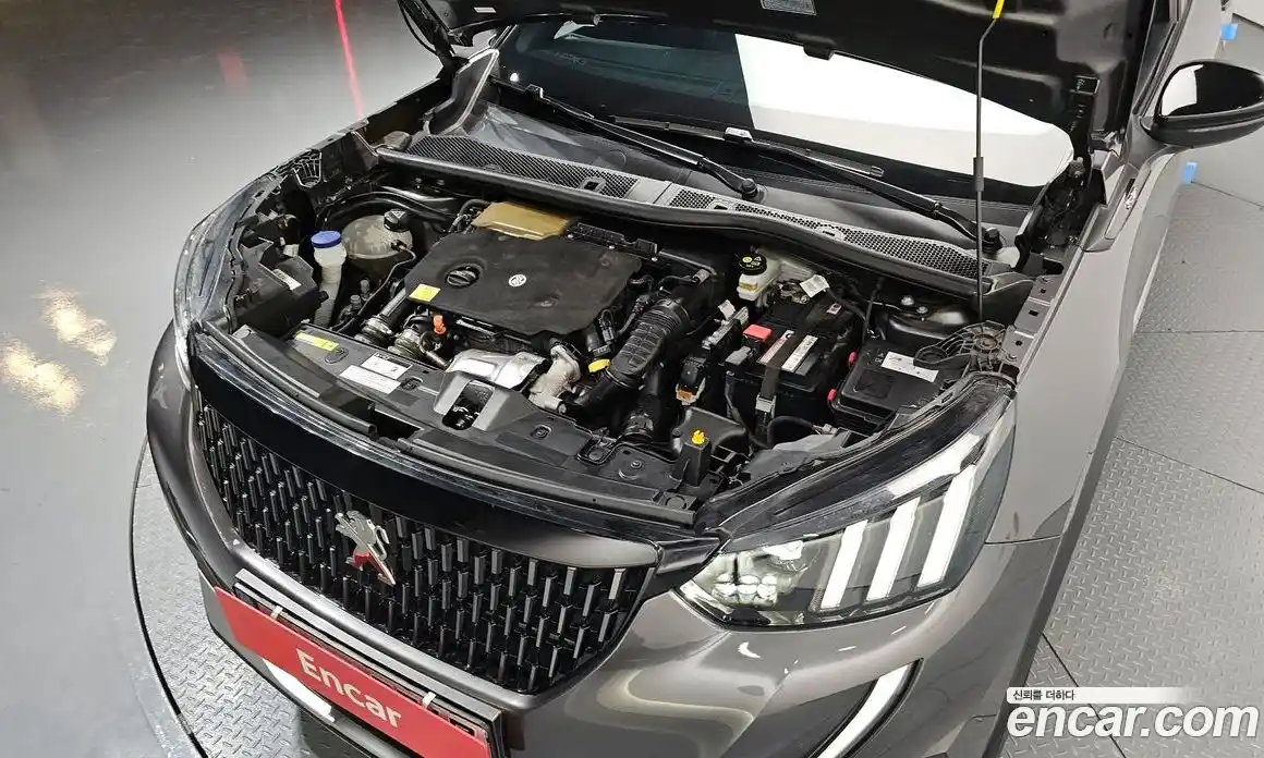 Peugeot 2008 2023 1.5 гидро в Москве, фото 6