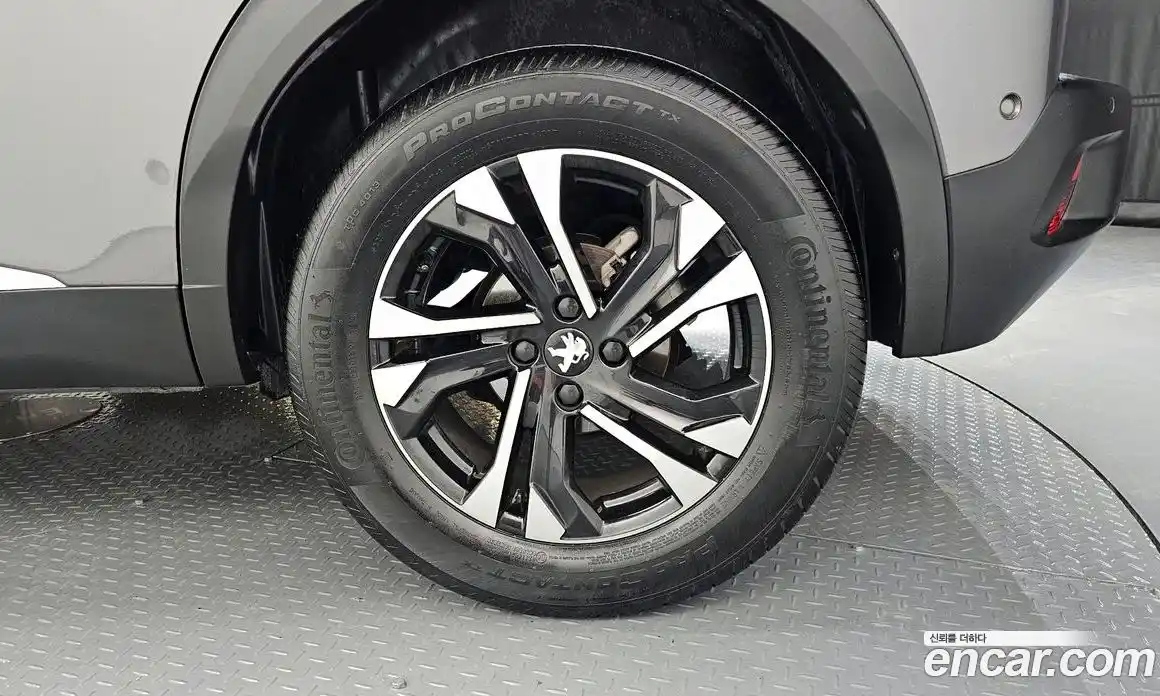 Peugeot 2008 2023 1.5 гидро в Москве, фото 7