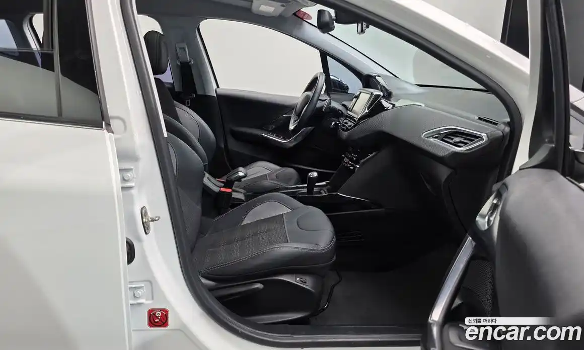 Peugeot 2008 2016 1.6 гидро в Москве, фото 11