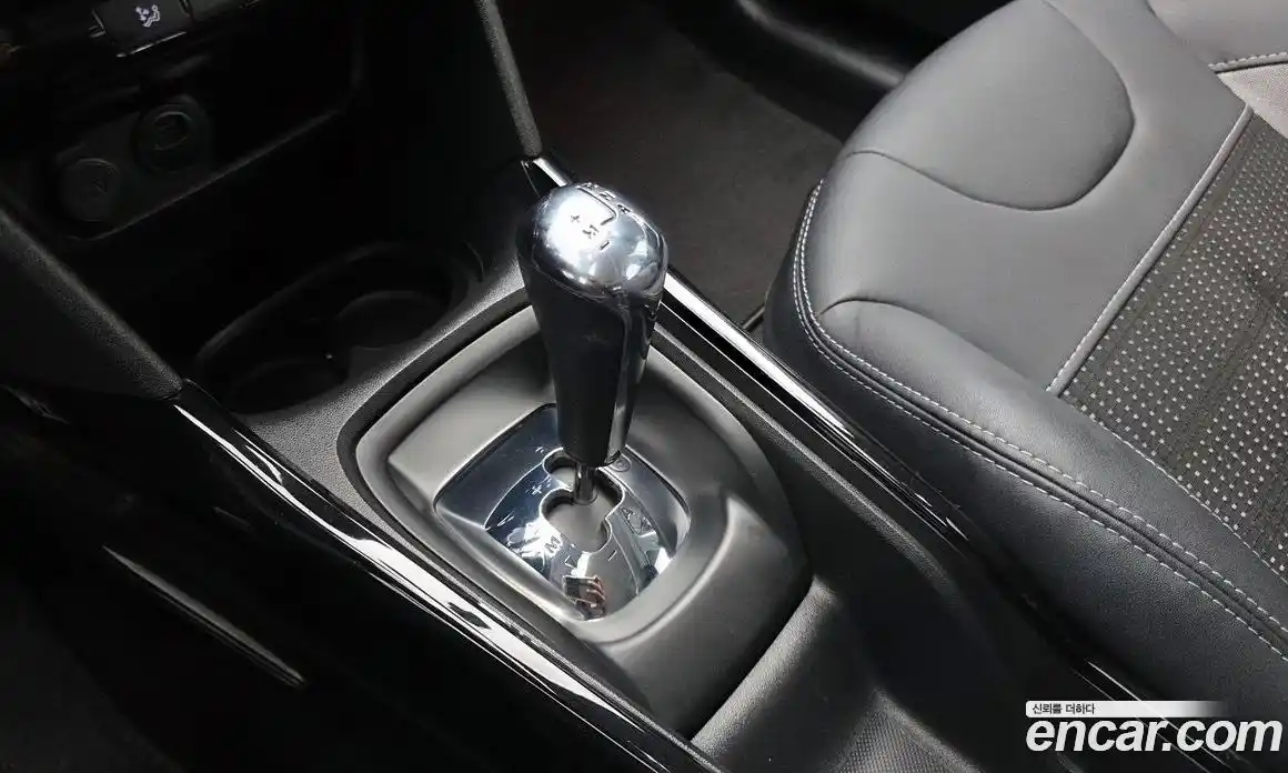 Peugeot 2008 2016 1.6 гидро в Москве, фото 9