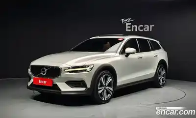 Volvo V60, 2021