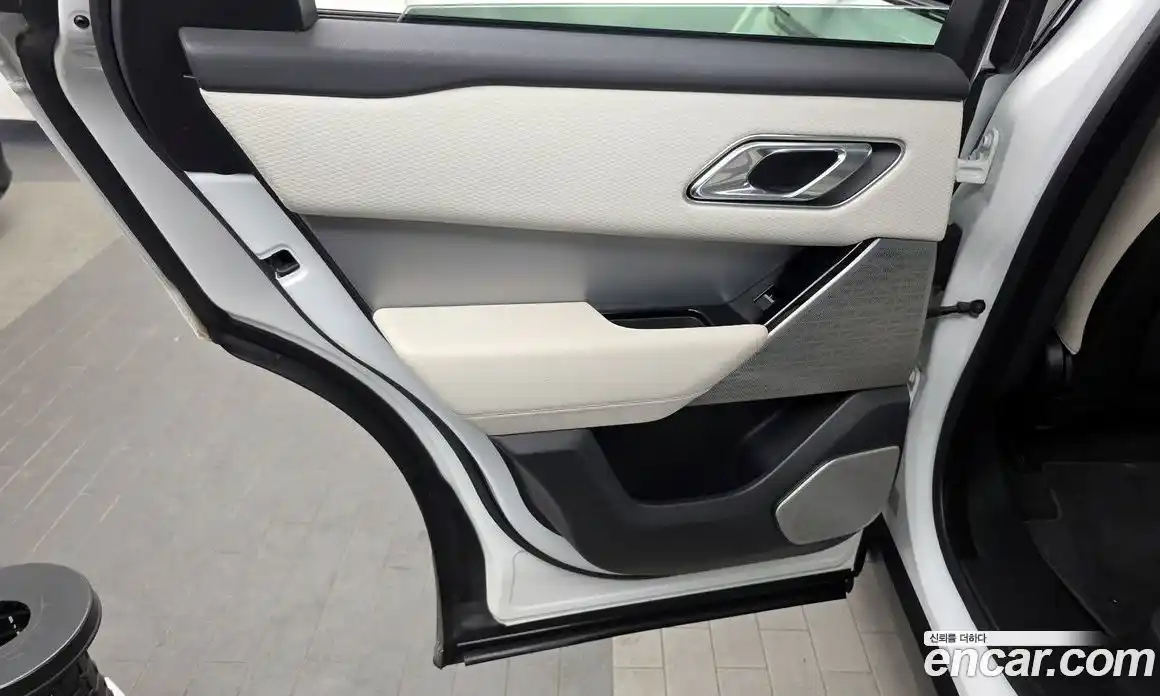Land Rover Range-Rover Velar 2017 3.0 гидро в Москве № 1619608, фото 15