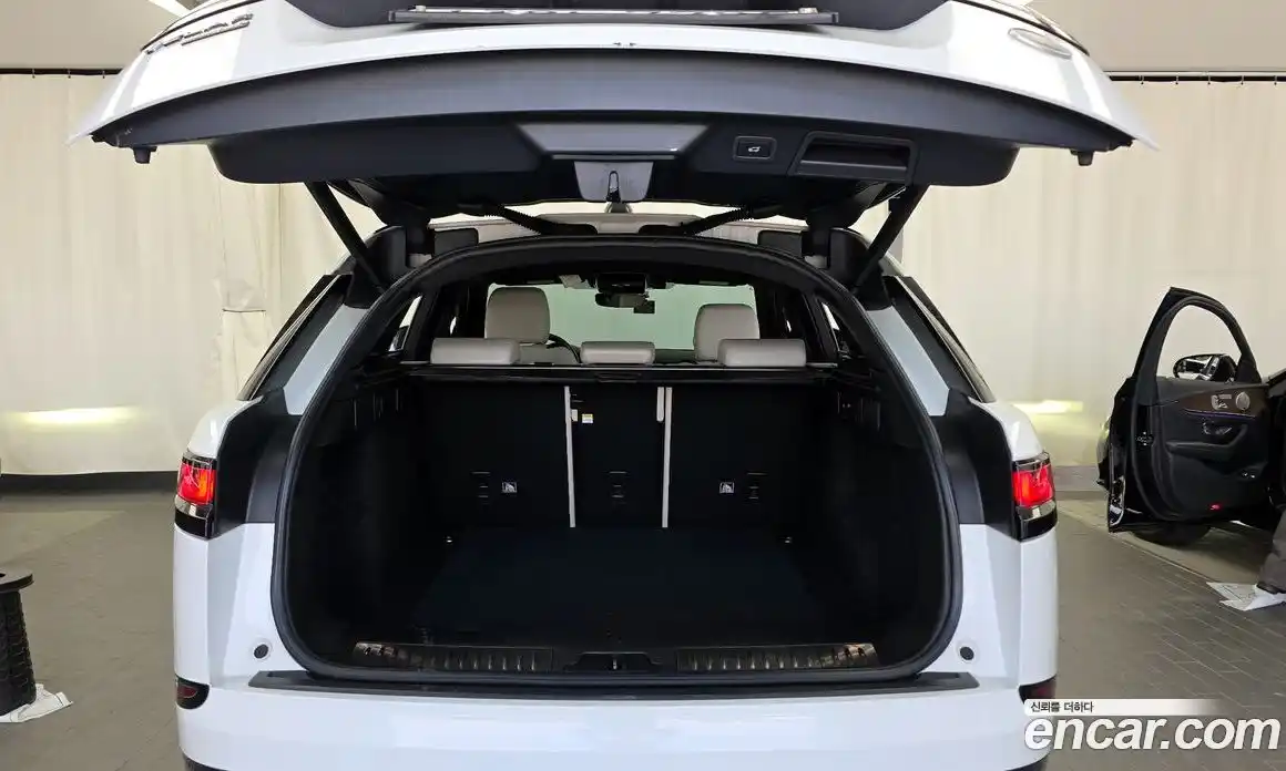 Land Rover Range-Rover Velar 2017 3.0 гидро в Москве № 1619608, фото 26