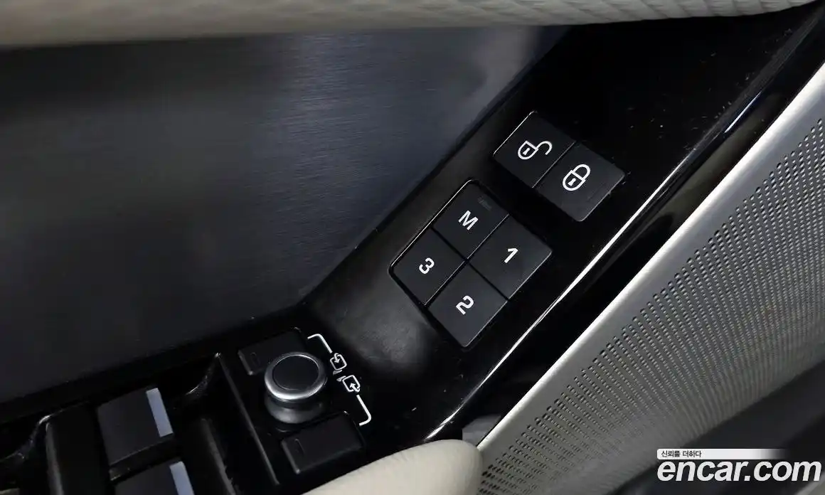 Land Rover Range-Rover Velar 2017 3.0 гидро в Москве № 1619608, фото 30